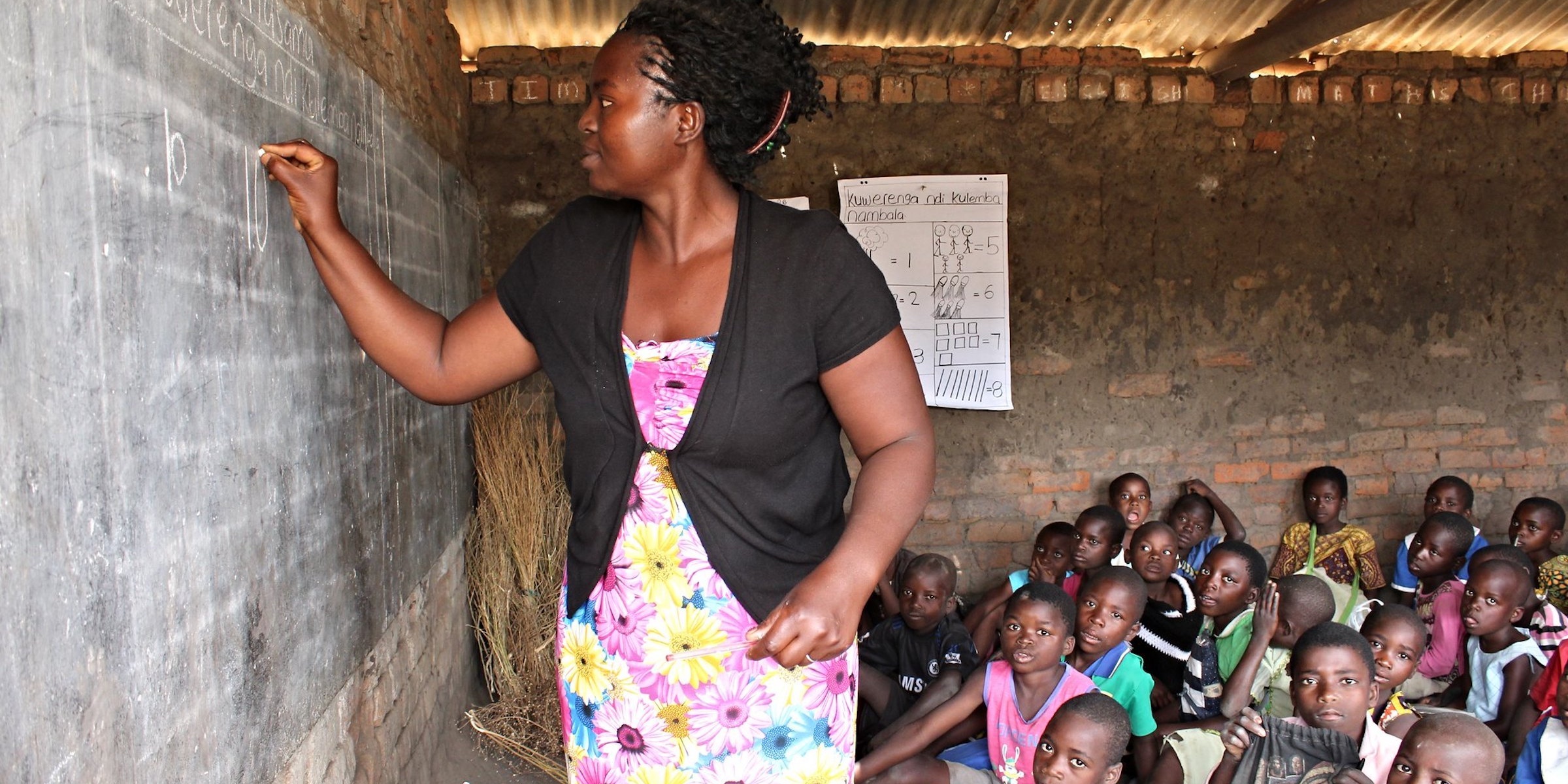 2nd grade teacher Ireen Tembo at the blackboard at Mpingu Primary School. Malawi, September 2016.  Credit: GPE/Govati Nyirenda